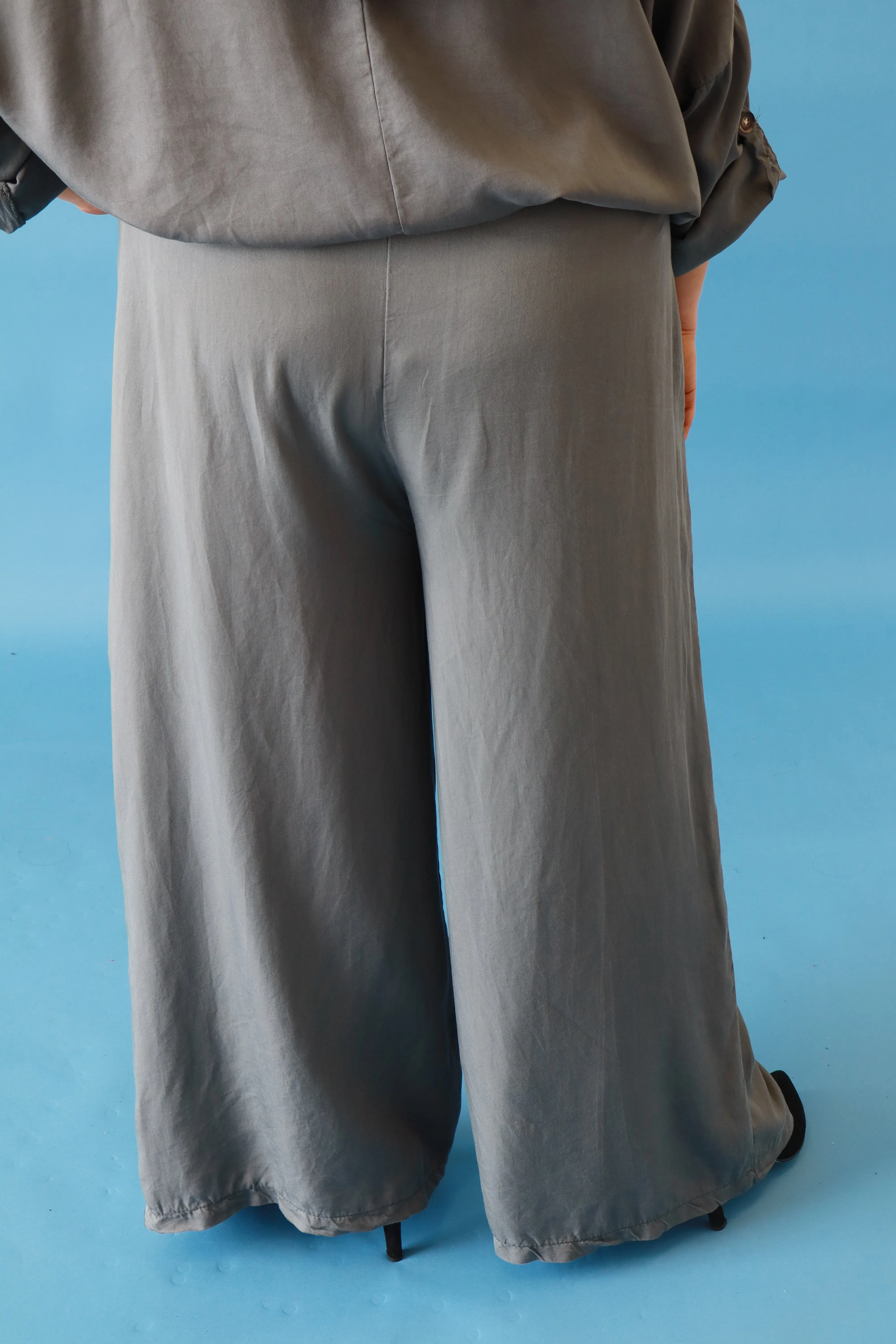 Andi Tencel Trousers in Grey